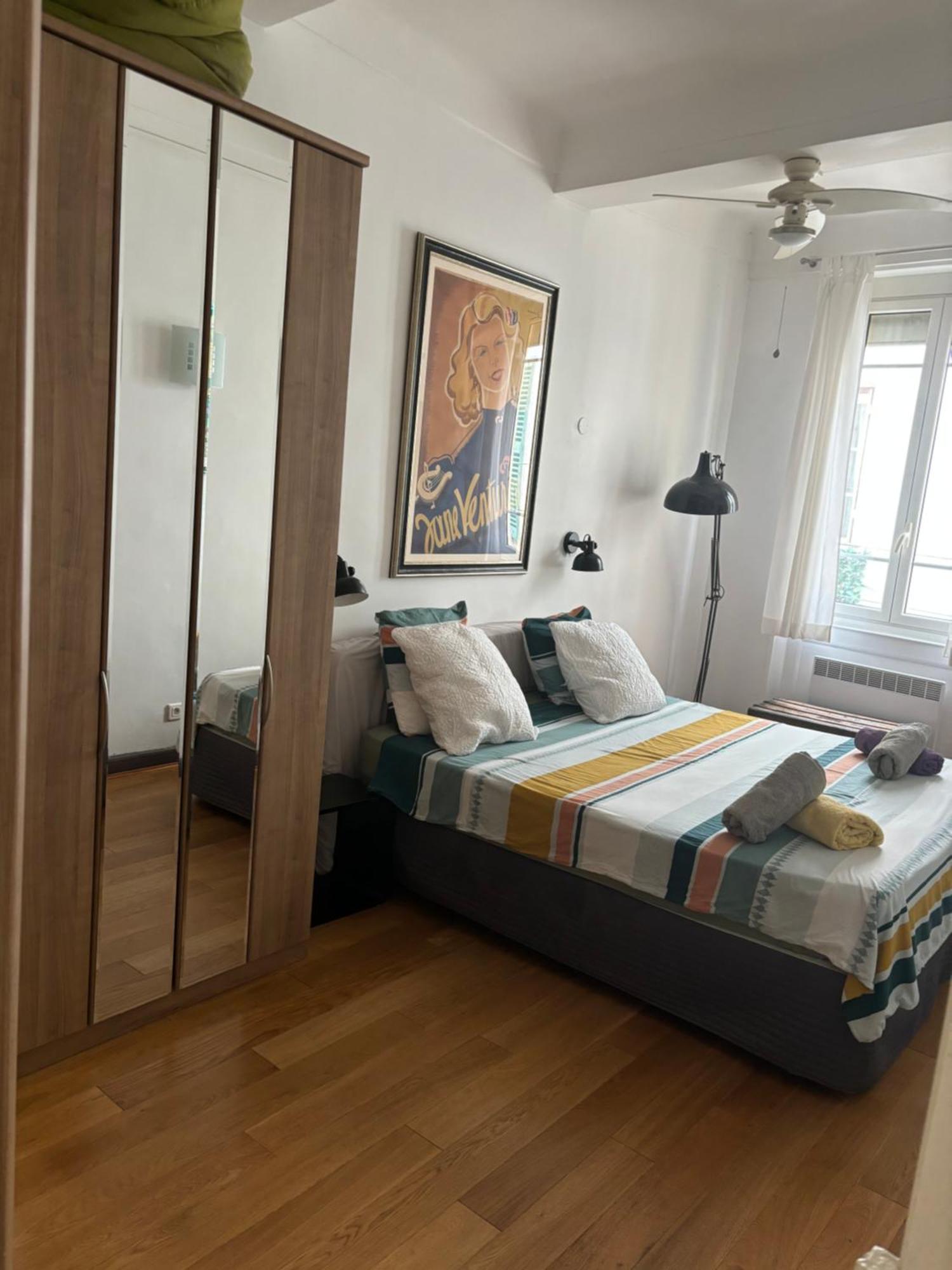 2 Bedroom Funky Apartment In The Heart Of The Old Town Of อองทีบส์ ภายนอก รูปภาพ